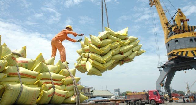 Tình hình xuất nhập khẩu hàng hóa sang Trung Quốc qua biên giới và một số khuyến nghị.